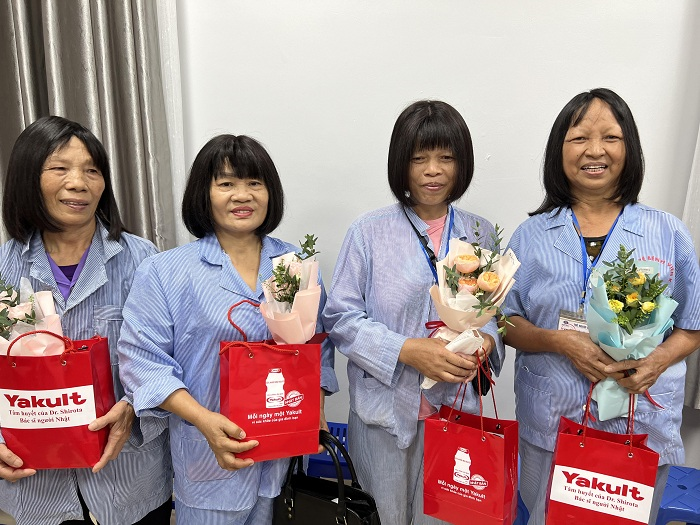 Tặng tóc cho những nữ 